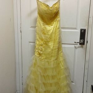 Evening dress. Size 8. Satin , lace ,crystals , yellow color.